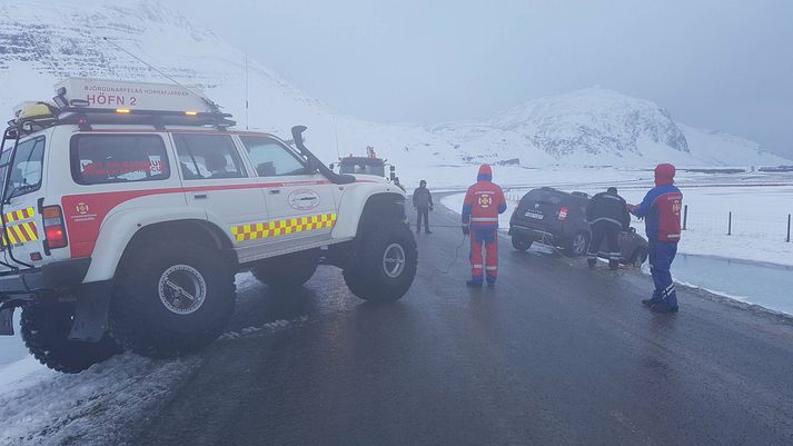 Mikil hálka og hvassviðri er ekki góð blanda,