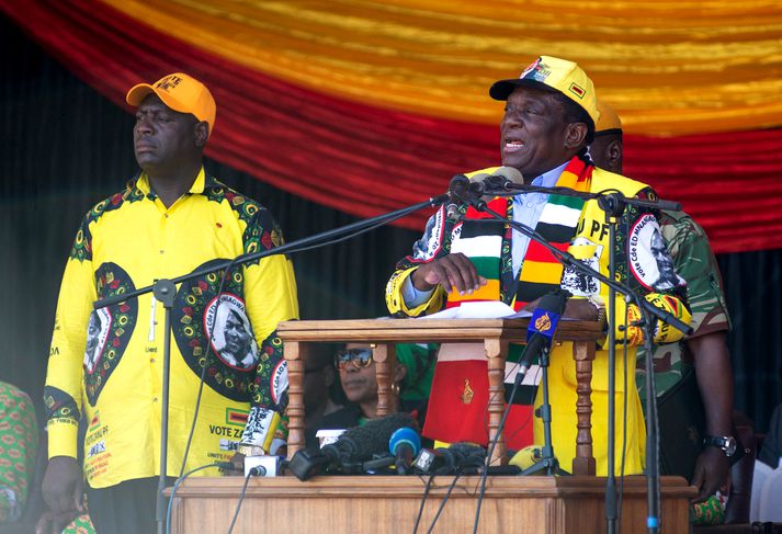 Emmerson Mnangagwa var í góðri stöðu þegar Fréttablaðið fór í prentun og stefndi allt í sigur hans. 