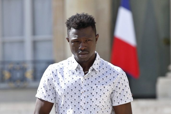 Mamoudou Gassama hefur verið kallaður Le Spiderman eftir ótrúlegt björgunarafrek sitt.