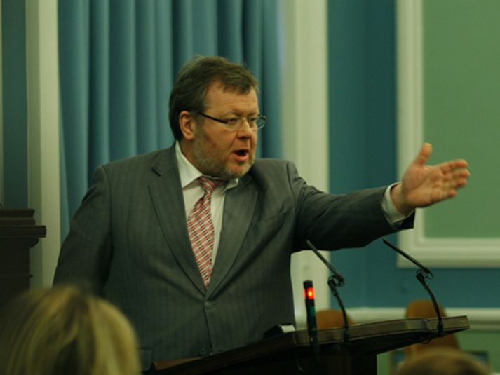 Össur Skarphéðinsson og Bjarni Benediktsson tókust á í umræðum um ríkisábyrgð vegna Icesave á Alþingi í dag.