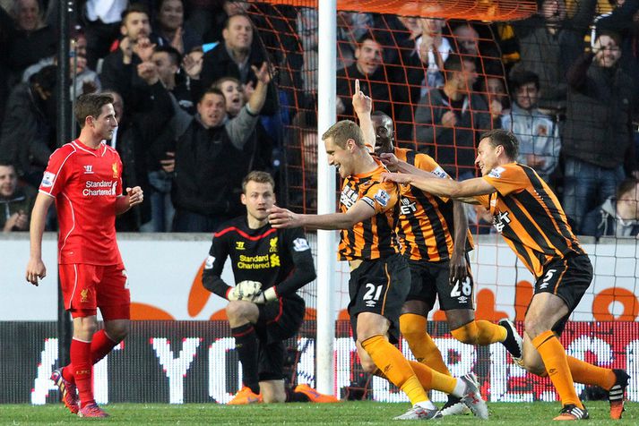 Michael Dawson fagnar hér sigurmarki sínu.