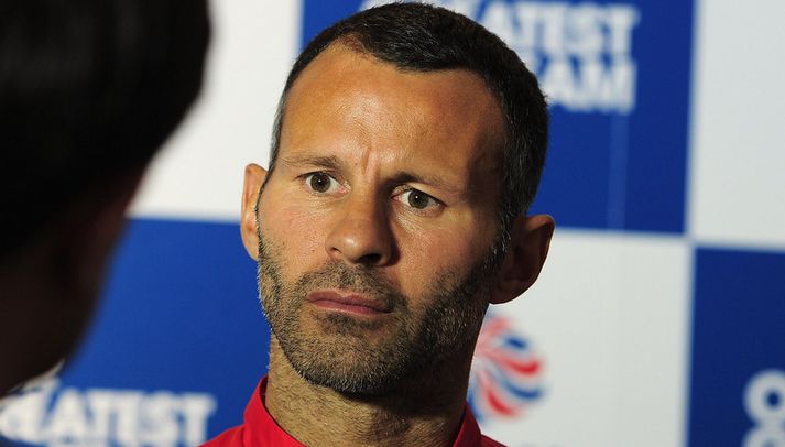 Giggs er sigursælasti leikmaður ensku úrvalsdeildarinnar frá upphafi en hann hefur meðal annars unnið deildarkeppnina tólf sinnum.