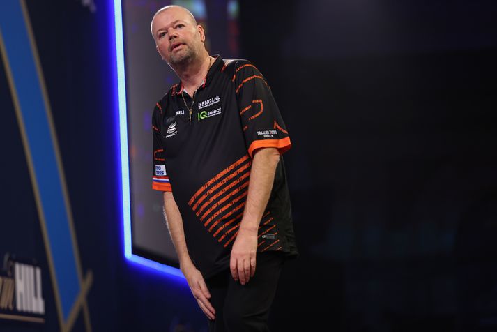 Raymond van Barneveld er úr leik á heimsmeistaramótin í pílukasti.