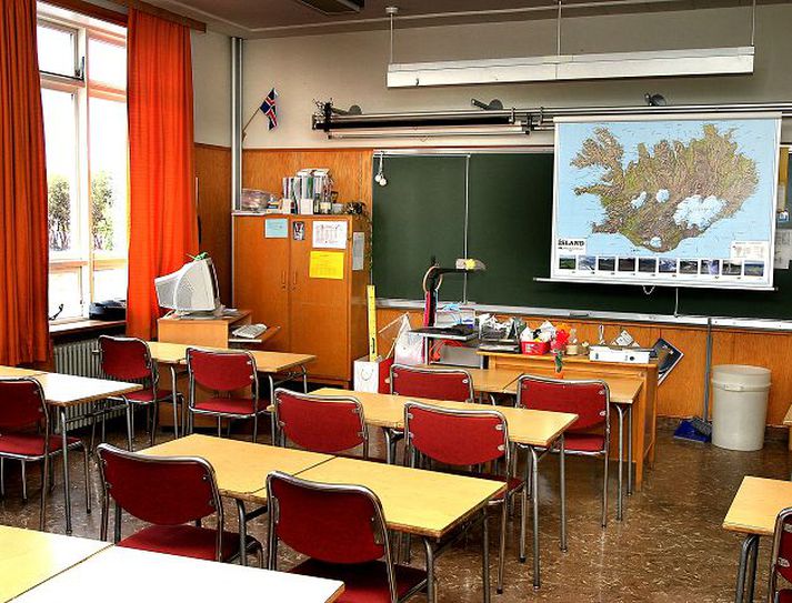 Íslensk málnefnd segir að auka þurfi íslenskukennslu í grunnskólum enda er hún talsvert minni en í nágrannalöndunum. fréttablaðið/gva