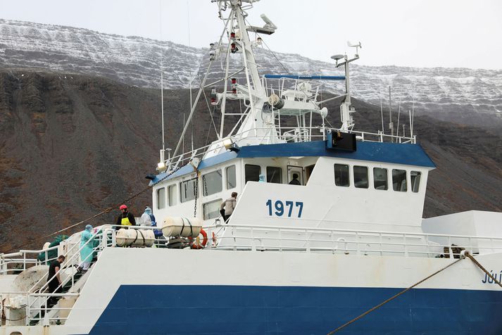 Júlíus Geirmundsson sem er í eigu Hraðfrystihússins Gunnvarar. 