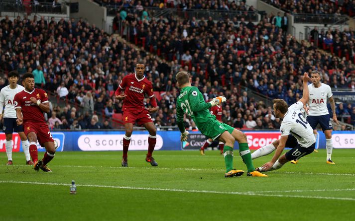 Harry Kane skorar annað mark sitt á meðan Simon Mignolet er víðs fjarri