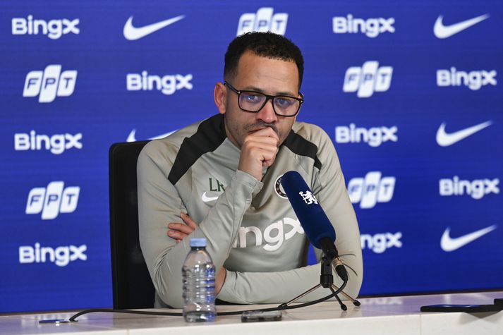 Liam Rosenior, knattspyrnustjóri Chelsea, gaf afdráttarlaust svar þegar hann var spurður út í kynþóttaníð og kynþáttafordóma í fótboltanum í dag.