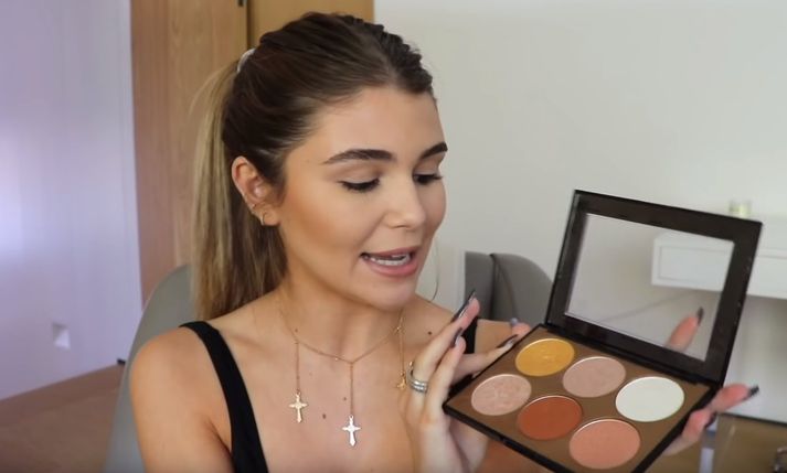 Olivia Jade með palettuna sem hún gerði í samstarfi við Sephora.