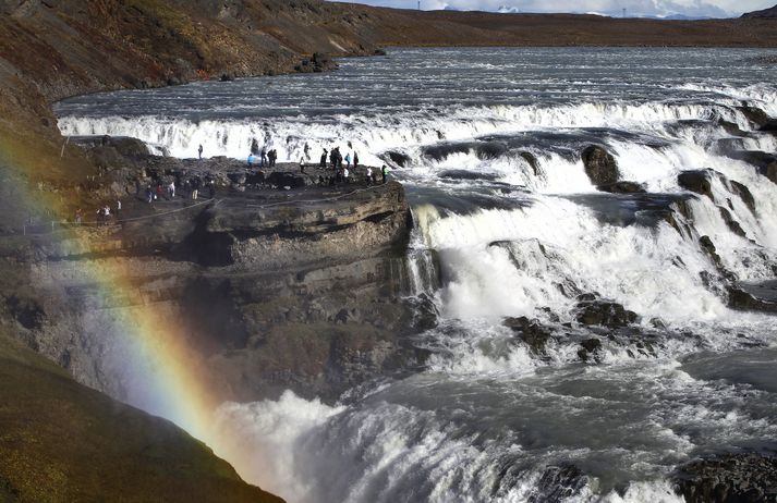 Gullfoss er fyrstur á lista yfir tíu fallegustu staði Íslands að mati ferðavefsíðunnar. 