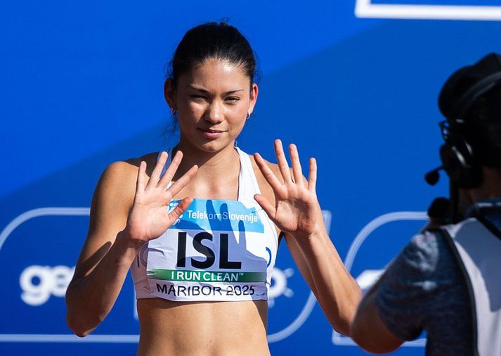 Eir Chang Hlésdóttir á nú bæði Íslandsmetið í 200 metra hlauði innanhúss og utanhúss.
