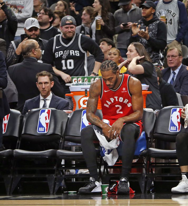 Þetta var erfitt kvöld fyrir Kawhi Leonard.