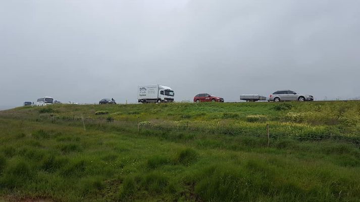 Lokað var fyrir umferð um Suðurlandsveg um tíma eftir slysið.