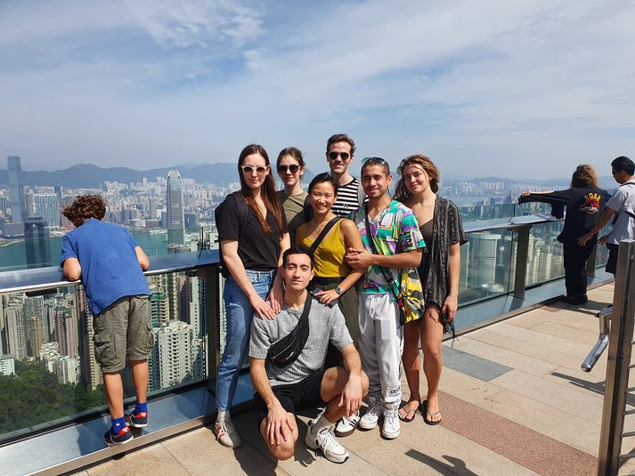 Dansarar á toppi Peak-fjalls í Hong Kong.