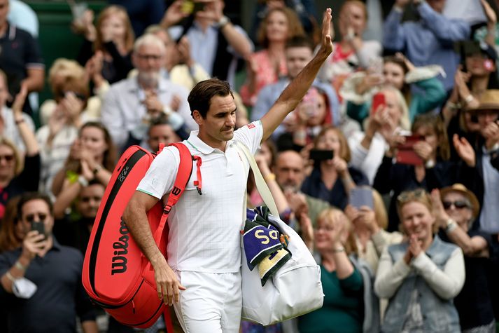 Roger Federer er ekki lengur í efstu 10 sætum heimslistans í tennis.