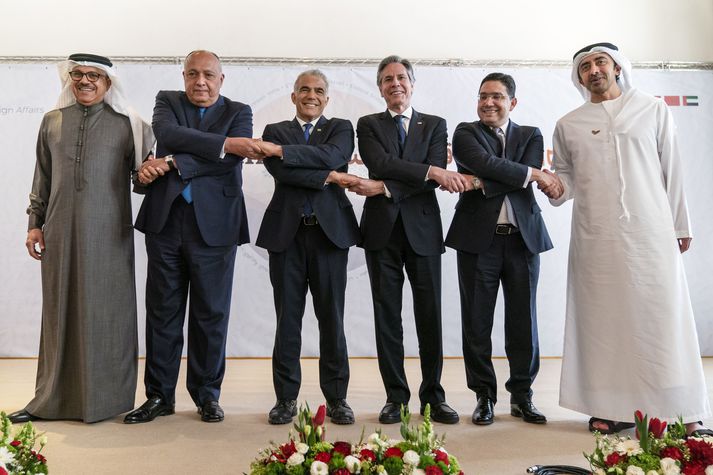 Abdullatif bin Rashid al-Zayani, utanríkisráðherra Berein, Sameh Shoukry, utanríkisráðherra Egyptalands, Yair Lapid, utanríkisráðherra Ísraels,  Antony Blinken, utanríkisráðherra Bandaríkjanna, Nasser Bourita, utanríkisráðherra Marokkó, og  Sheikh Abdullah bin Zayed Al Nahyan, utanríkisráðherra Sameinuðu arabísku furstadæmanna, funduðu saman í Ísrael í dag. 