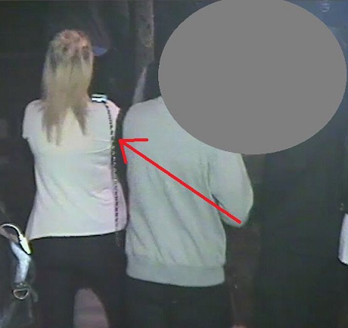 Konan, sem sést vinstra megin á meðfylgjandi mynd, er talin geta veitt upplýsingar um málið og er hún sérstaklega beðin um að hafa samband.