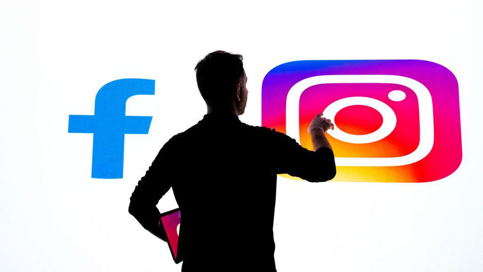Facebook og Instagram liggi niðri vegna bilunar