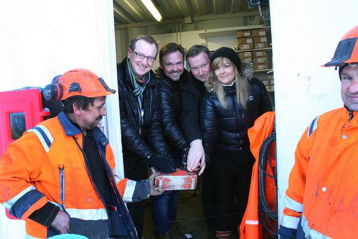 Sprengingin fór fram að viðstöddum nokkrum fjölda fólks.