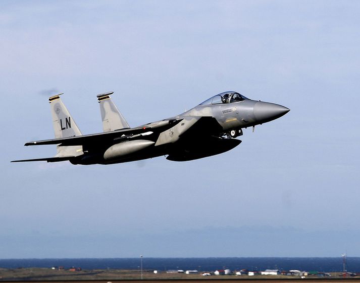 F-15 þota við heræfingu á Keflavíkurflugvelli árið 2007.
