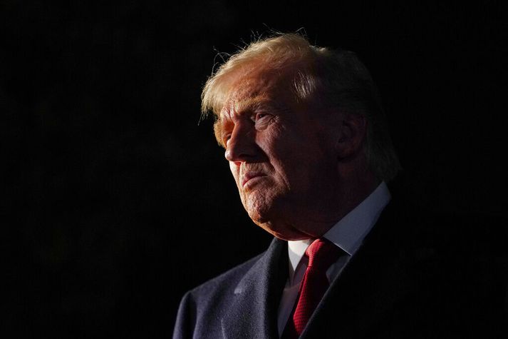 Talið er að Trump og Marco Rubio utanríkisráðherra hans hafi einsett sér að koma stjórn Maduro frá völdum. Rubio síðarnefndi er barn Kúbverja sem flúðu byltinguna þar í landi.