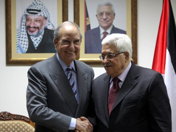 Mitchell og Abbas hittust í Ramallah á Vesturbakkanum. Mynd/AP