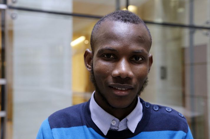 Lassana Bathily er 24 ára og var starfsmaður verslunarinnar þar sem hryðjuverkamaðurinn Amedy Coulibaly réðst til atlögu á föstudaginn.