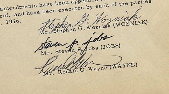 Undirritanir Jobs, Wozniak og Wayne.