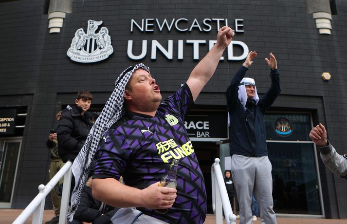 Ýmsir stuðningsmenn Newcastle United báru höfuðföt og klæddust kuflum fyrir leik liðsins gegn Tottenham Hotspur á dögunum.