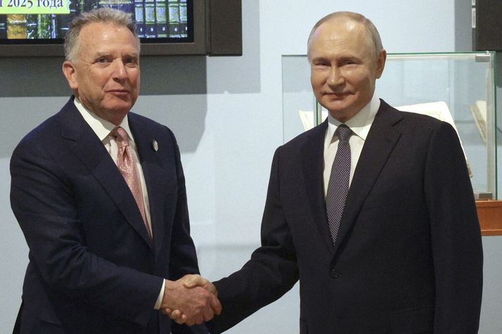 Steve Witkkoff, sérstakur erindreki Trumps, og Vladimír Pútín, forseti Rússlands, í Pétursborg í gær.