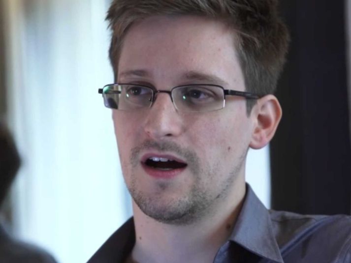 Snowden hefur valdið miklu uppnámi í bandaríska stjórnkerfinu eftir að hann upplýsti að stjórnvöld fylgist grannt með því hvað fólk gerir á internetinu.