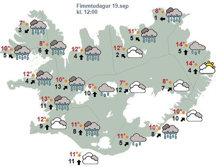 Hitinn verður á bilinu átta til þrettán stig, en suðvestlægari og úrkomuminna norðan- og austanlands síðdegis og hiti að 18 stigum.