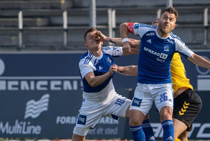 Alfreð Finnbogason [til vinstri] í leik með Lyngby.