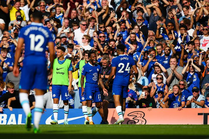 Raheem Sterling skoraði bæði mörk Chelsea í dag.