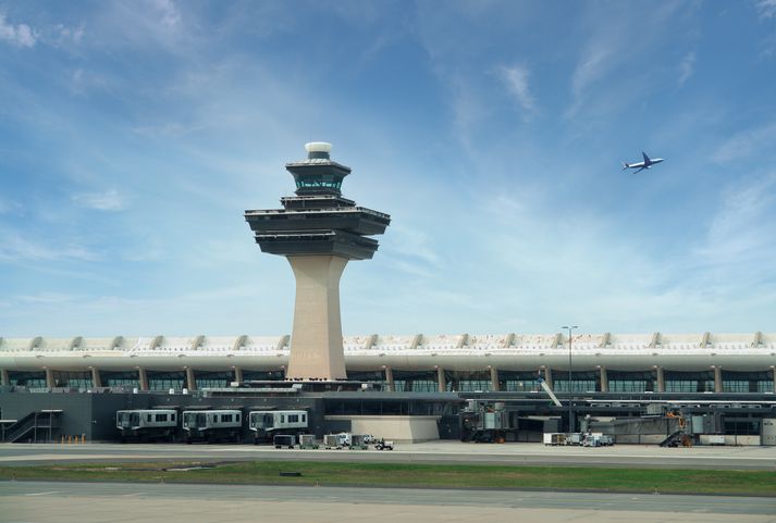 Fulltrúar Dulles-flugvallar funduðu með aðstandendum hins nýja WOW air í ágúst. Síðan hafa þeir ekkert heyrt neitt í flugfélaginu.