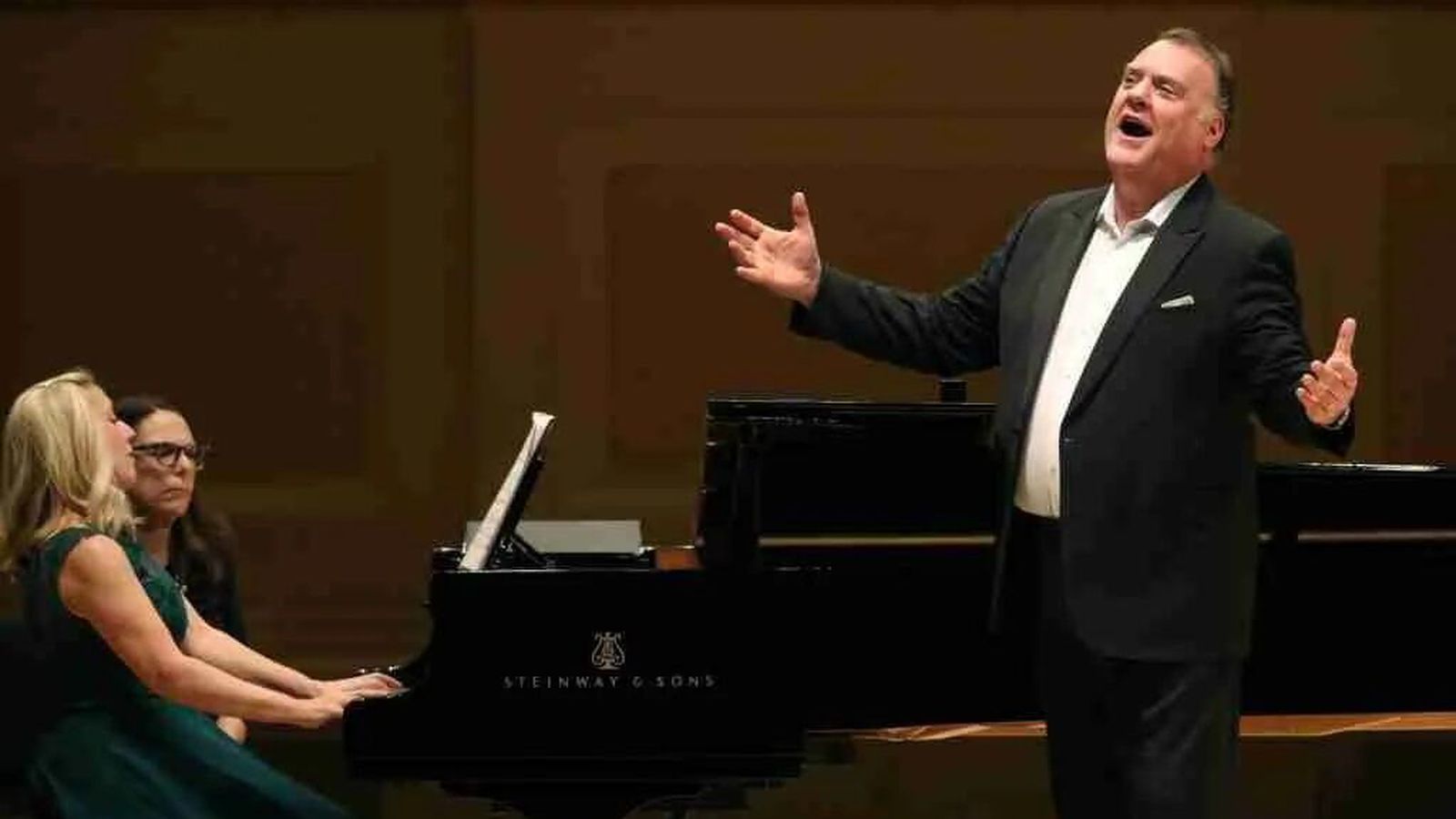 Hinn goðsagnakenndi óperu­söngvari Sir Bryn Terfel kemur til Ís­lands ...