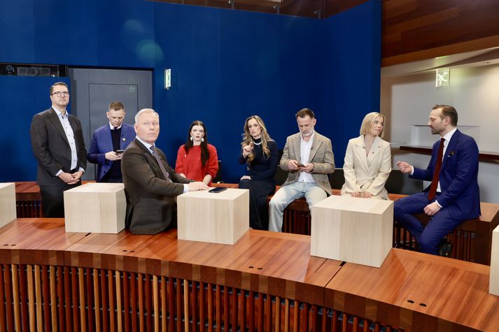 Oddvitar flokkanna í Reykjavík í Ráðhúsinu að bíða eftir fyrstu tölum.