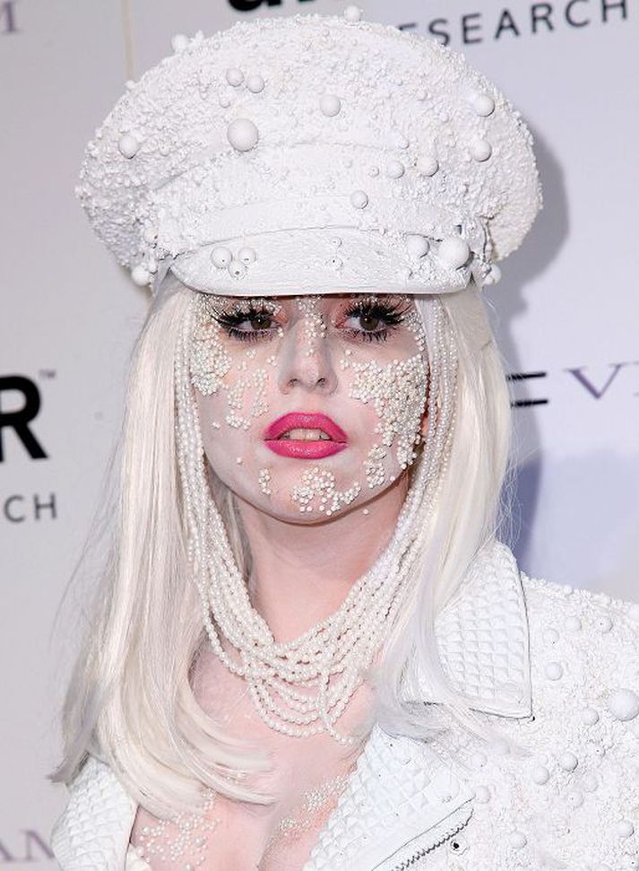 Lady Gaga birti mynd af sér ómálaðri ásamt skilaboðum til aðdáenda sinna.