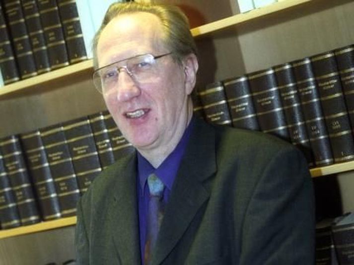 Indriði H. Þorláksson var starfandi ráðuneytisstjóri í fjármálaráðuneytinu en er nú aðstoðarmaður ráðherra.