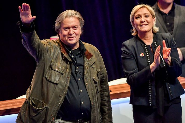 Steve Bannon, fyrrverandi ráðgjafi Bandaríkjaforseta, er gestafyrirlesari á landsþingi Frönsku þjóðfylkingarinnar.