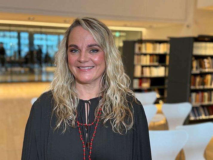 Í rökstuðningi nefndar segir að Dröfn hafi á undanförnum árum vakið mikla athygli fyrir öflugt starf sitt á bókasafninu.