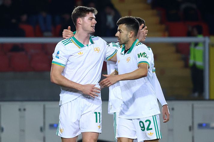 Ferguson fagnar ásamt Stephan El Sharaawy í kvöld.