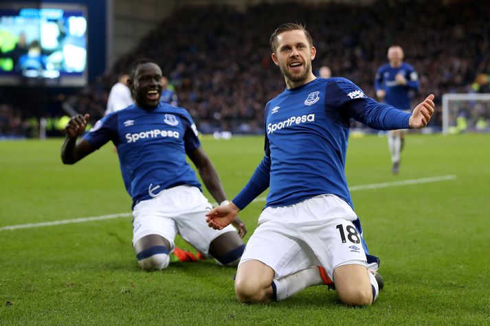 Gylfi fagnar markinu laglega sem hann skoraði gegn Crystal Palace.