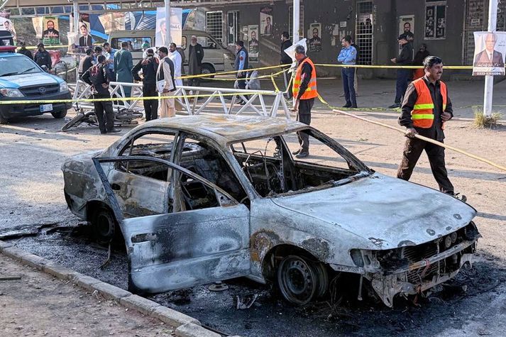 Maður sprengdi sig í loft upp, eftir að hann komst ekki inn á lóð dómshús í Islamabad.