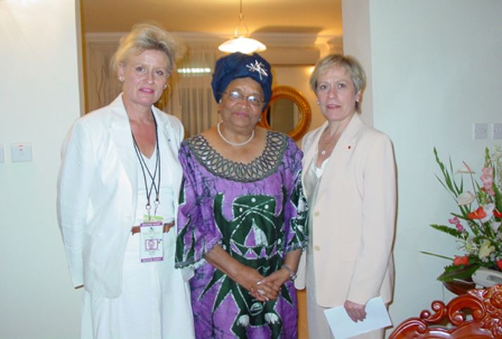 Ingibjörg S. Gísladóttir utanríkisráðherra, Ellen Johnson-Sirleaf, forseti Líberíu, og Sigríður D. Kristmundsdóttir sendiherra.