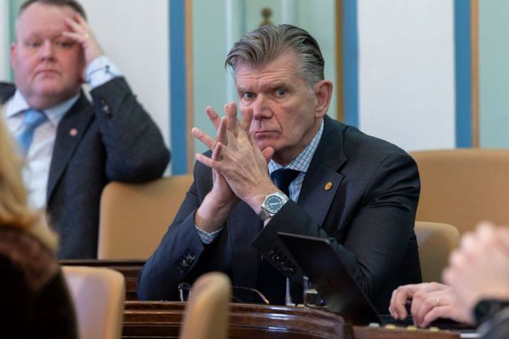 Segir brottfararstöð vera lokaúrræði í fáum málum