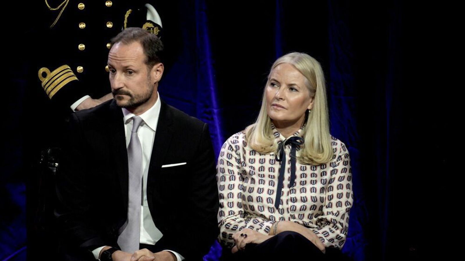 Kveðst vera í mjög krefjandi stöðu og þurfi tíma til að ná áttum