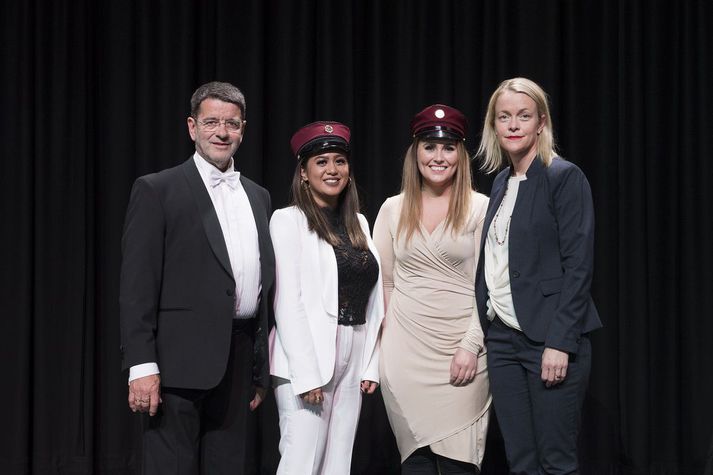 F.v. Jón B. Stefánsson (skólameistari), Björk Marie Villacorta (semidúx), Erla Þórðardóttir (dúx) og Guðrún Randalín Lárusdóttir (aðstoðarskólameistari).