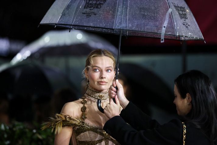 Margot Robbie heitir núna Margot Ackerley í opinberum gögnum.