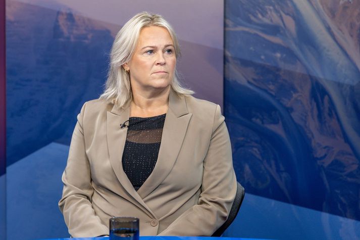 Sigríður Björk Guðjónsdóttir er ríkislögreglustjóri. Embætti hennar sér um að fylgja þeim úr landi sem hafa fengið endanlega synjun um vernd. 
