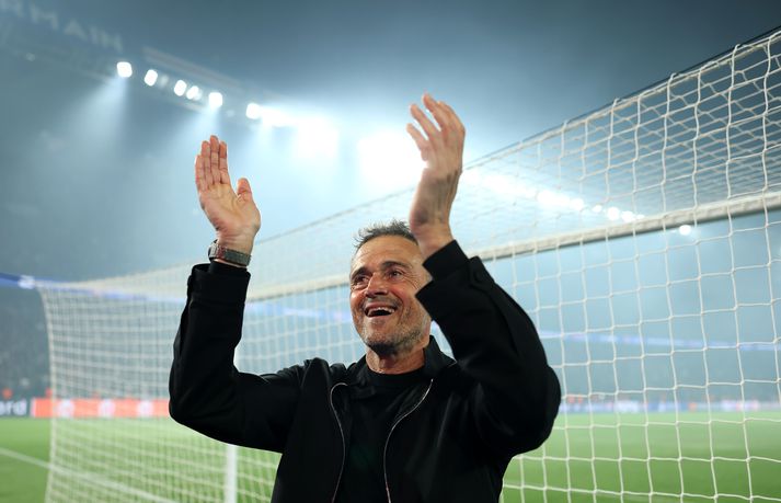 Luis Enrique fagnar eftir sigur Paris Saint-Germain á Arsenal.
